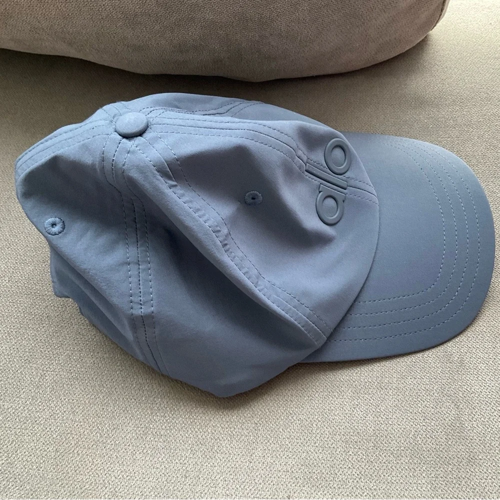 Alo Yoga Performance Off-Duty Cap Bluestone